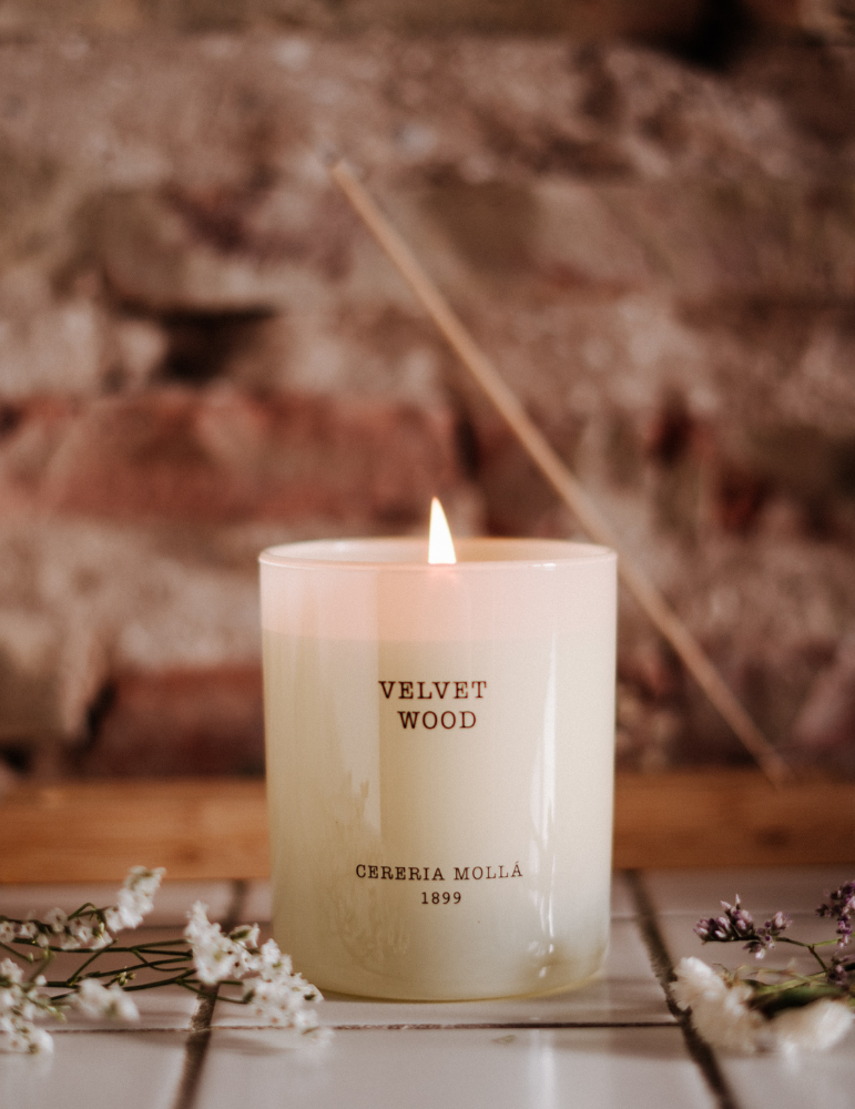 "Velvet Wood" Scented candle